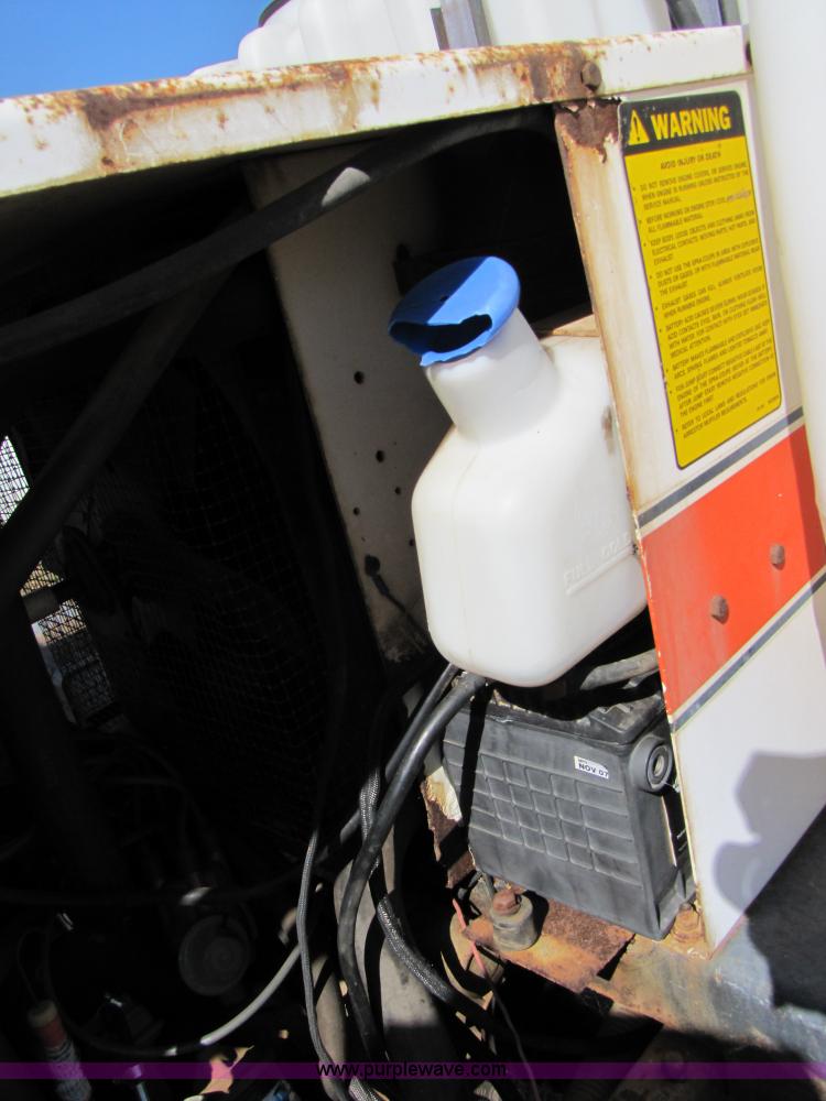 image for item 3453 Melroe SpraCoupe 220 60' self propelled sprayer