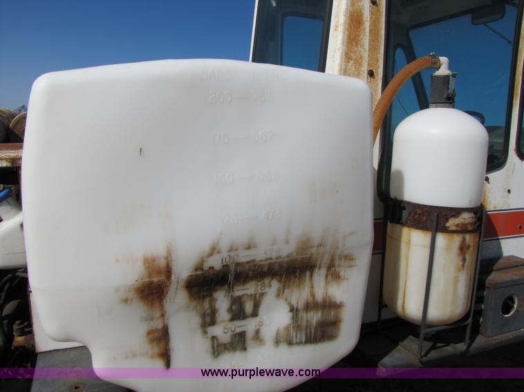 image for item 3453 Melroe SpraCoupe 220 60' self propelled sprayer