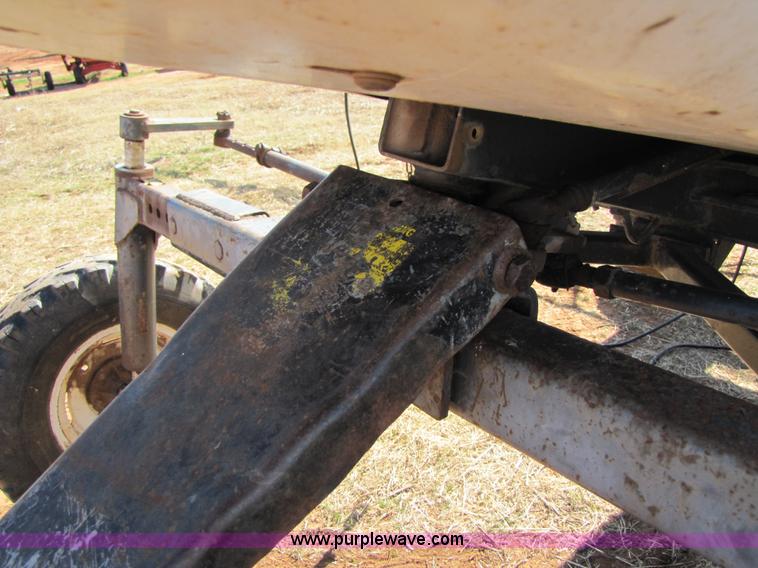 image for item 3453 Melroe SpraCoupe 220 60' self propelled sprayer