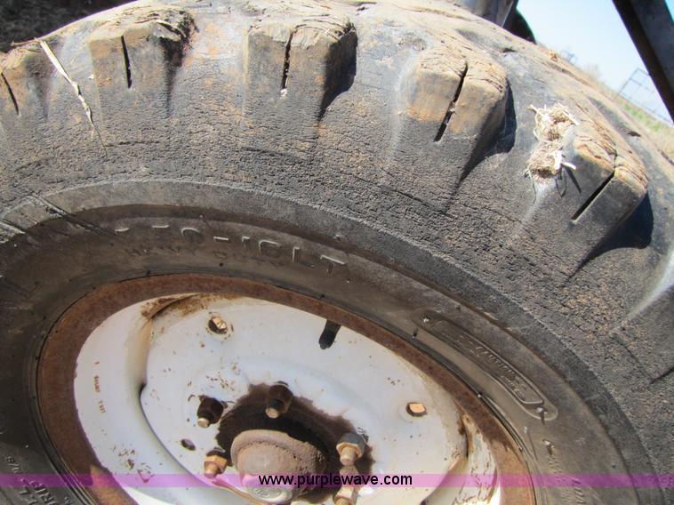 image for item 3453 Melroe SpraCoupe 220 60' self propelled sprayer