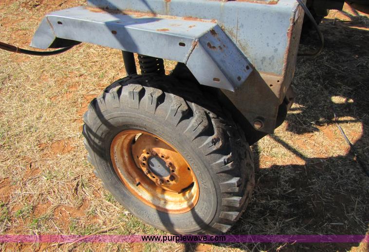 image for item 3453 Melroe SpraCoupe 220 60' self propelled sprayer