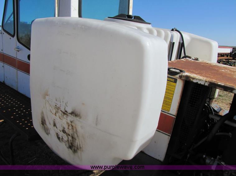 image for item 3453 Melroe SpraCoupe 220 60' self propelled sprayer