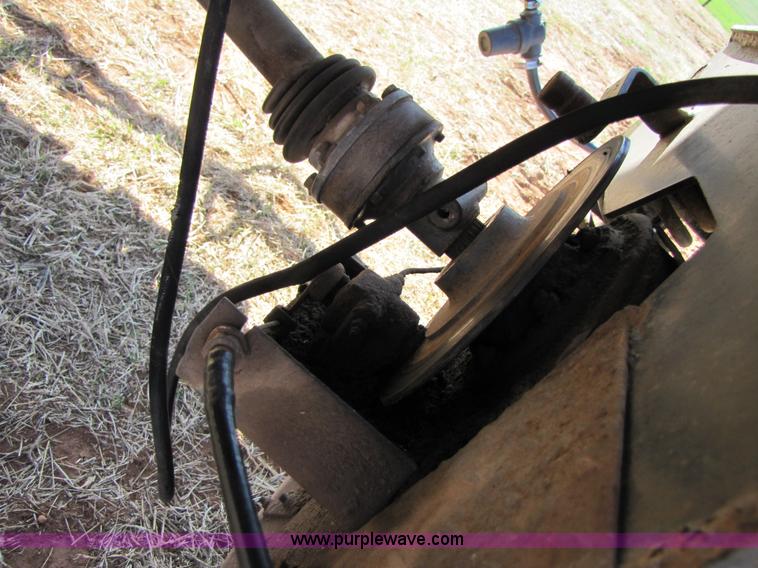 image for item 3453 Melroe SpraCoupe 220 60' self propelled sprayer