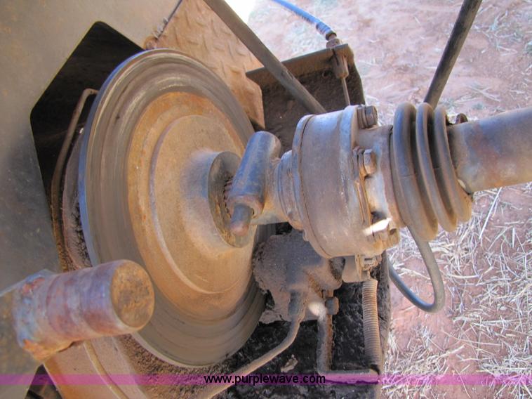 image for item 3453 Melroe SpraCoupe 220 60' self propelled sprayer