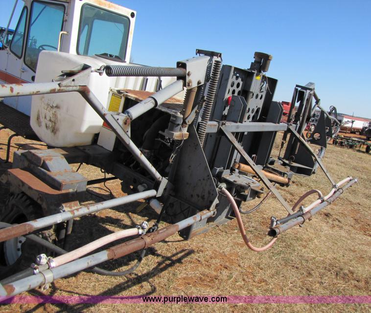 image for item 3453 Melroe SpraCoupe 220 60' self propelled sprayer