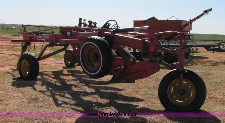 image for item 3454 Massey-Ferguson 880 six bottom plow
