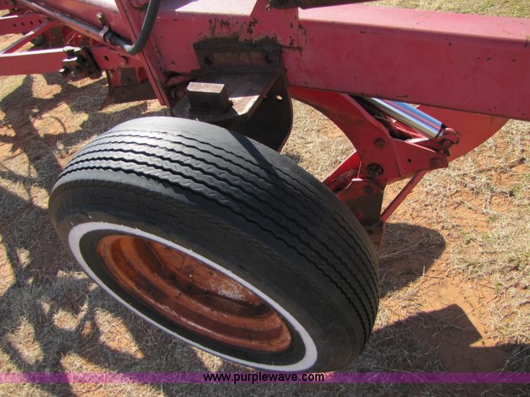 image for item 3454 Massey-Ferguson 880 six bottom plow