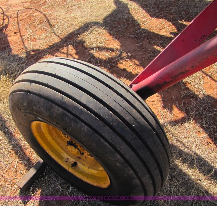 image for item 3454 Massey-Ferguson 880 six bottom plow