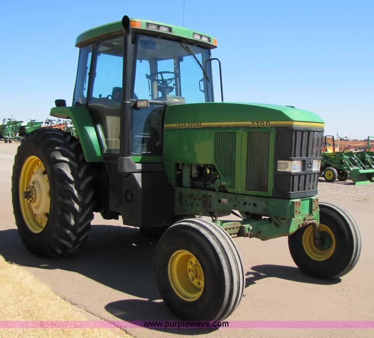 image for item 3476 1994 John Deere 7700 tractor