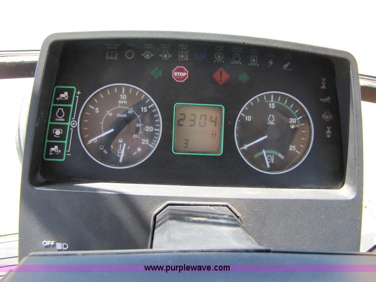 image for item 3476 1994 John Deere 7700 tractor