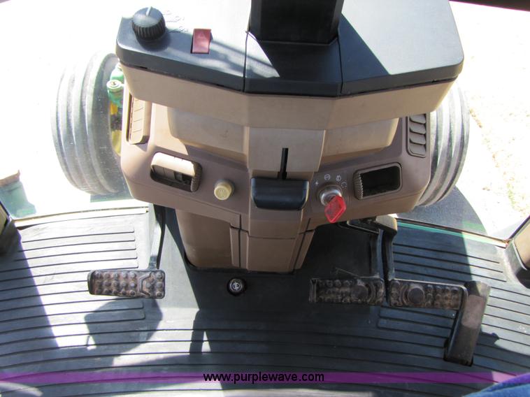 image for item 3476 1994 John Deere 7700 tractor