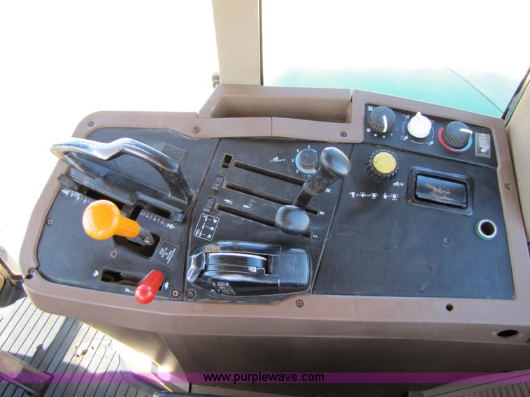 image for item 3476 1994 John Deere 7700 tractor