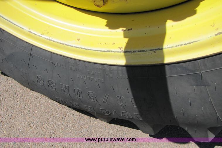 image for item 3476 1994 John Deere 7700 tractor