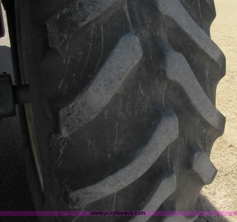 image for item 3476 1994 John Deere 7700 tractor