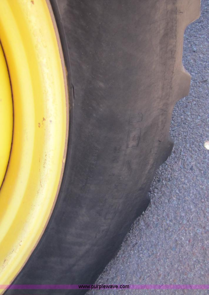 image for item 3476 1994 John Deere 7700 tractor