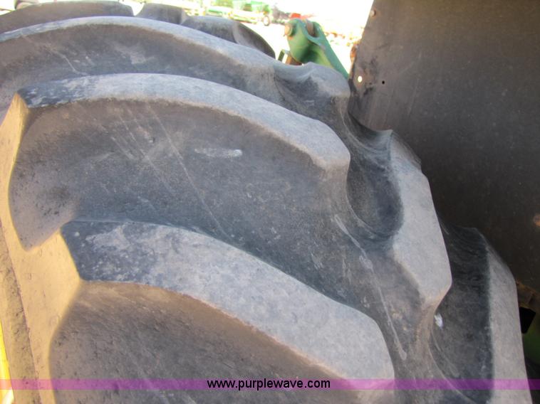 image for item 3476 1994 John Deere 7700 tractor