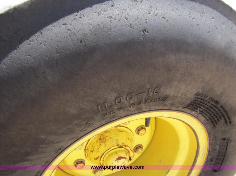 image for item 3476 1994 John Deere 7700 tractor