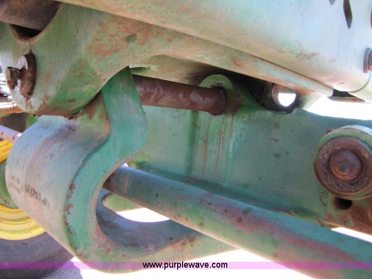 image for item 3476 1994 John Deere 7700 tractor