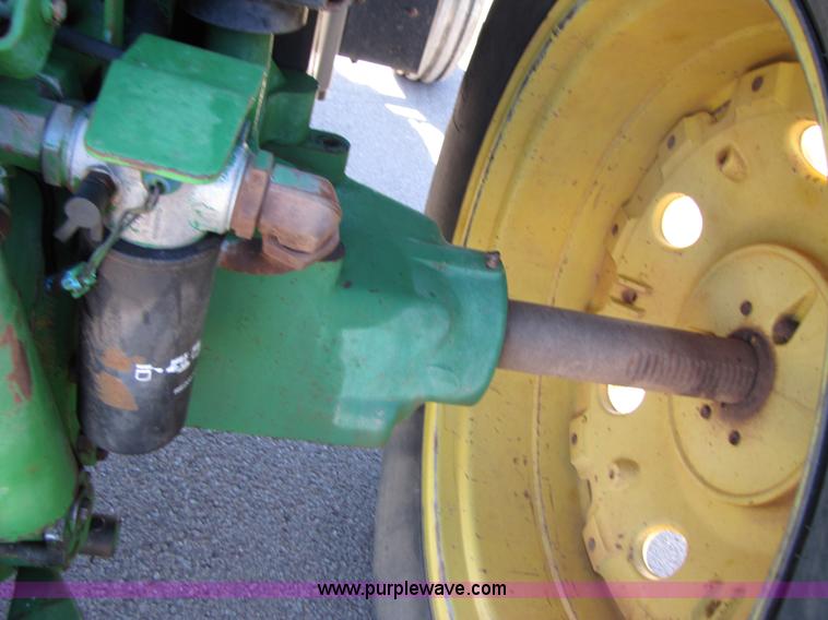 image for item 3476 1994 John Deere 7700 tractor