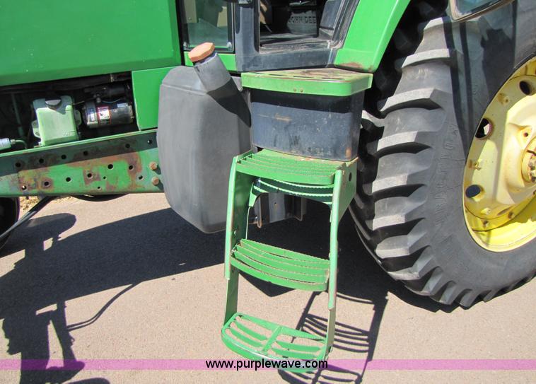 image for item 3476 1994 John Deere 7700 tractor