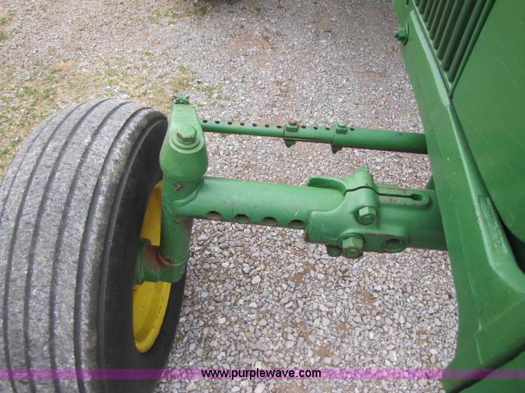 image for item 3479 1966 John Deere 4020 tractor