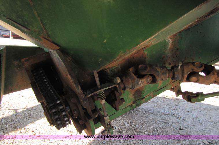 image for item 3497 Brent 920 grain cart