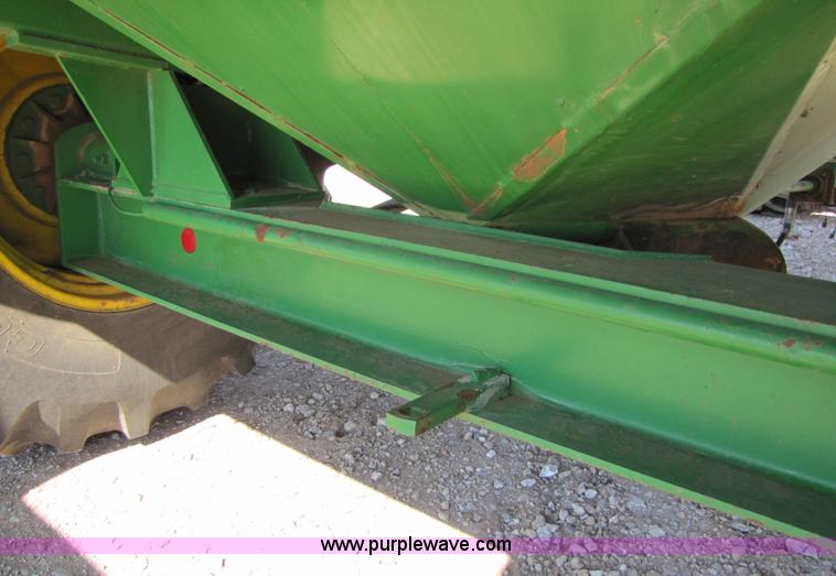 image for item 3497 Brent 920 grain cart