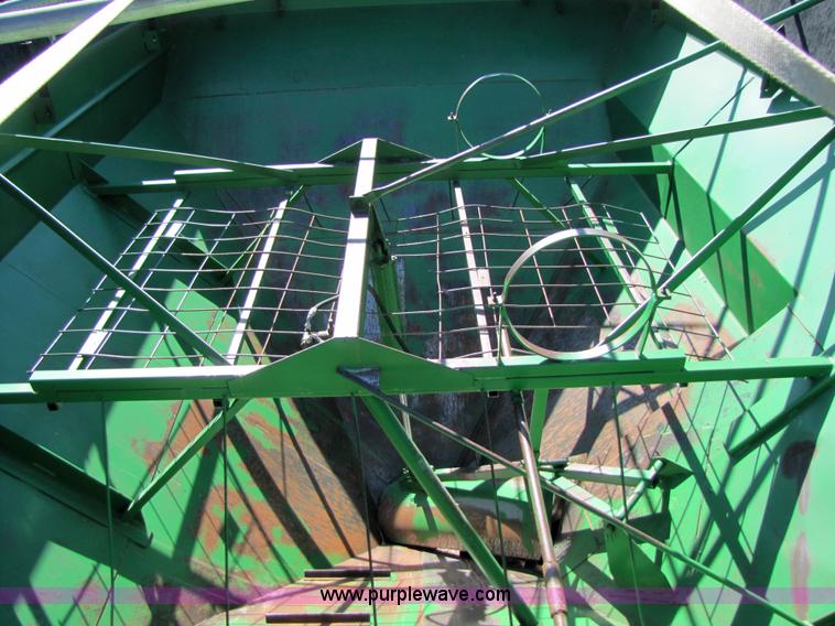 image for item 3497 Brent 920 grain cart