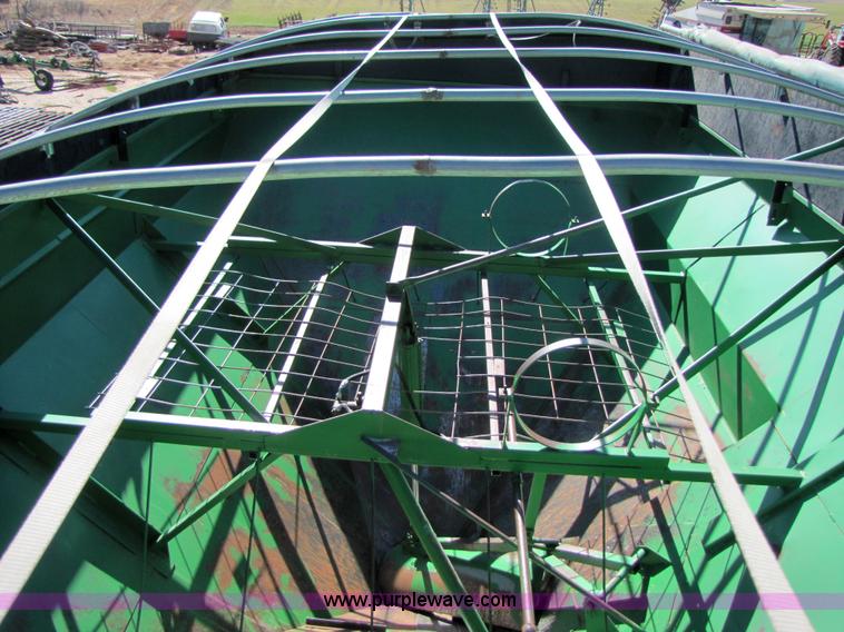 image for item 3497 Brent 920 grain cart