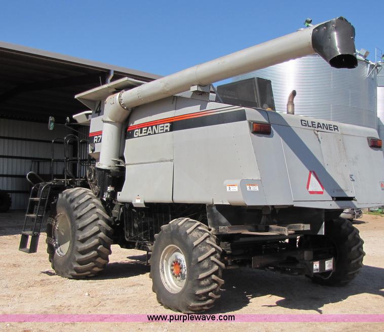 image for item 3498 1998 Gleaner R72 4WD combine