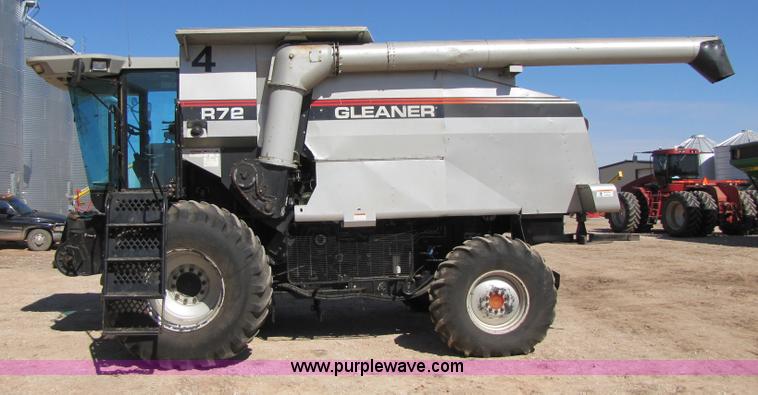 image for item 3498 1998 Gleaner R72 4WD combine