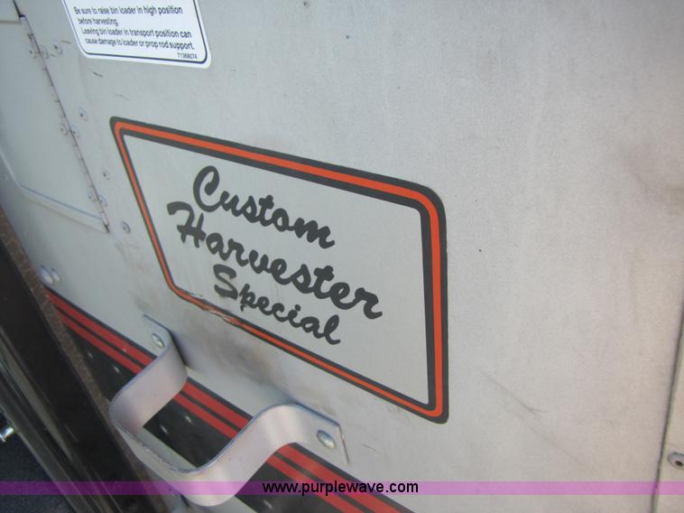 image for item 3498 1998 Gleaner R72 4WD combine