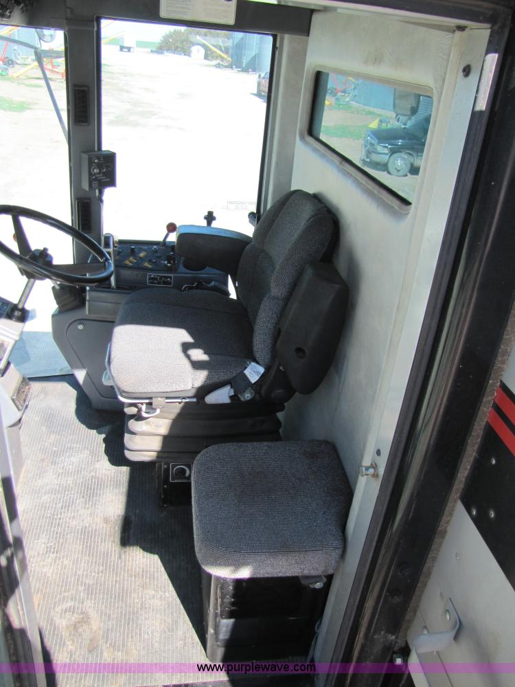 image for item 3498 1998 Gleaner R72 4WD combine