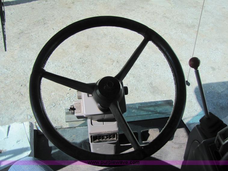 image for item 3498 1998 Gleaner R72 4WD combine