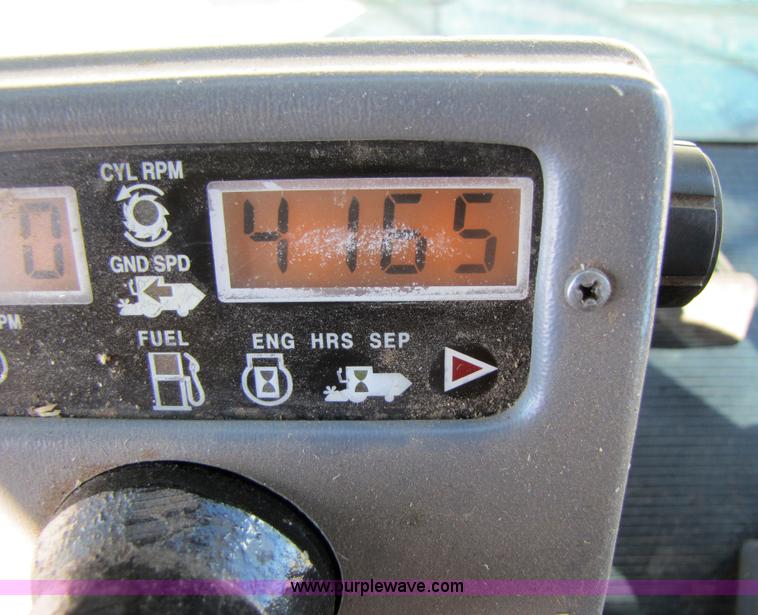 image for item 3498 1998 Gleaner R72 4WD combine