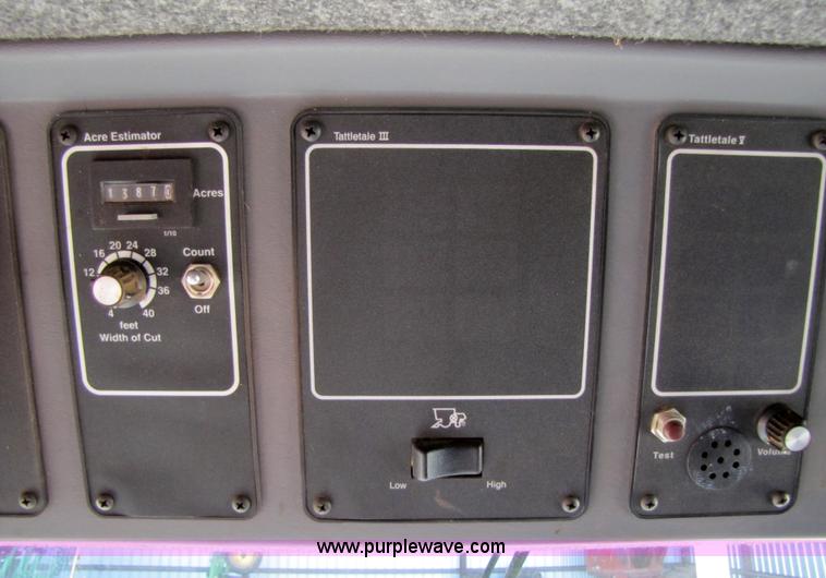 image for item 3498 1998 Gleaner R72 4WD combine