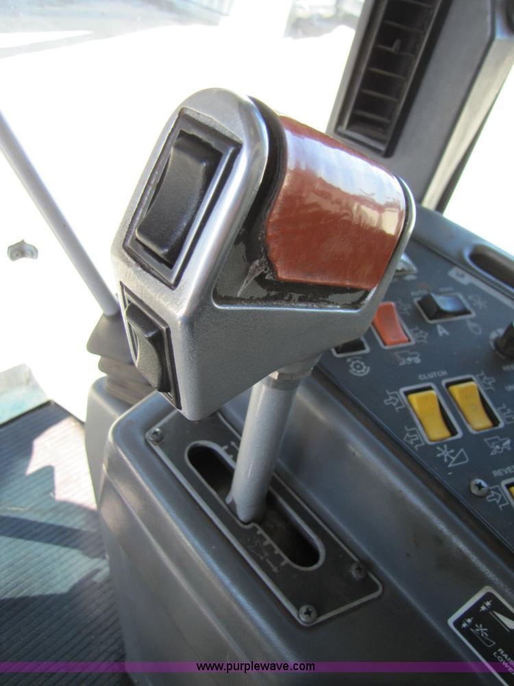 image for item 3498 1998 Gleaner R72 4WD combine