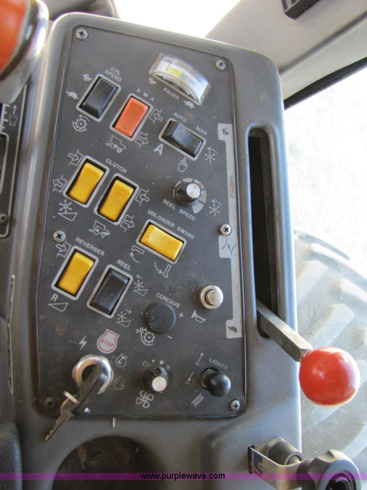 image for item 3498 1998 Gleaner R72 4WD combine