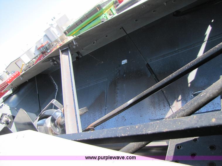 image for item 3498 1998 Gleaner R72 4WD combine