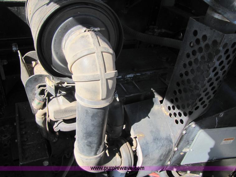 image for item 3498 1998 Gleaner R72 4WD combine