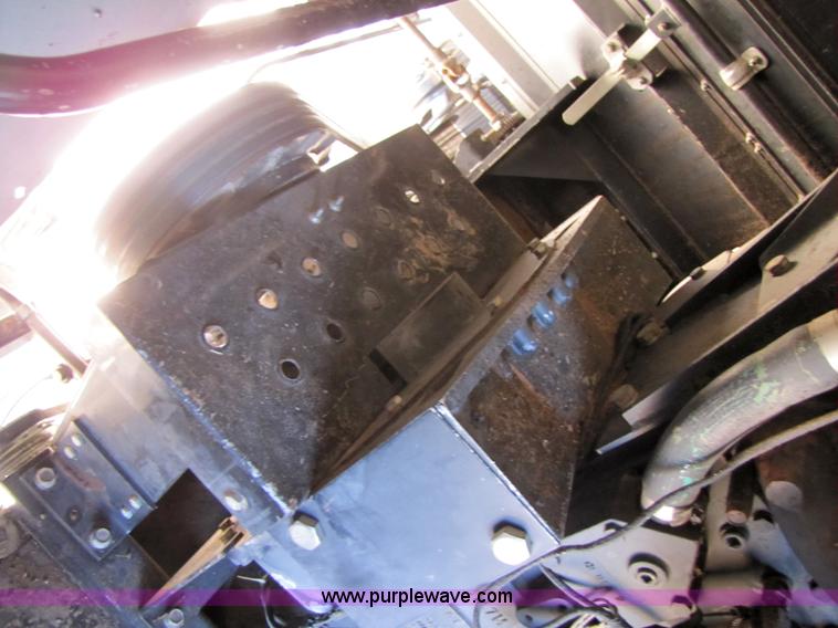 image for item 3498 1998 Gleaner R72 4WD combine