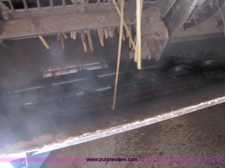 image for item 3498 1998 Gleaner R72 4WD combine