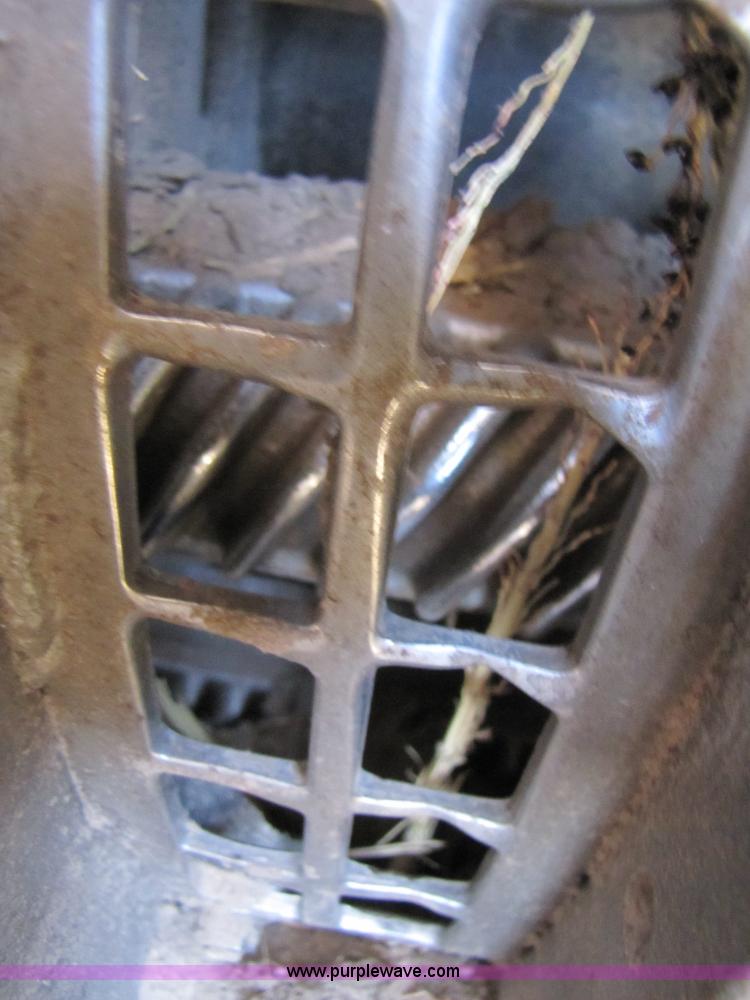 image for item 3498 1998 Gleaner R72 4WD combine