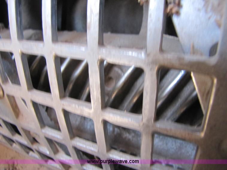 image for item 3498 1998 Gleaner R72 4WD combine