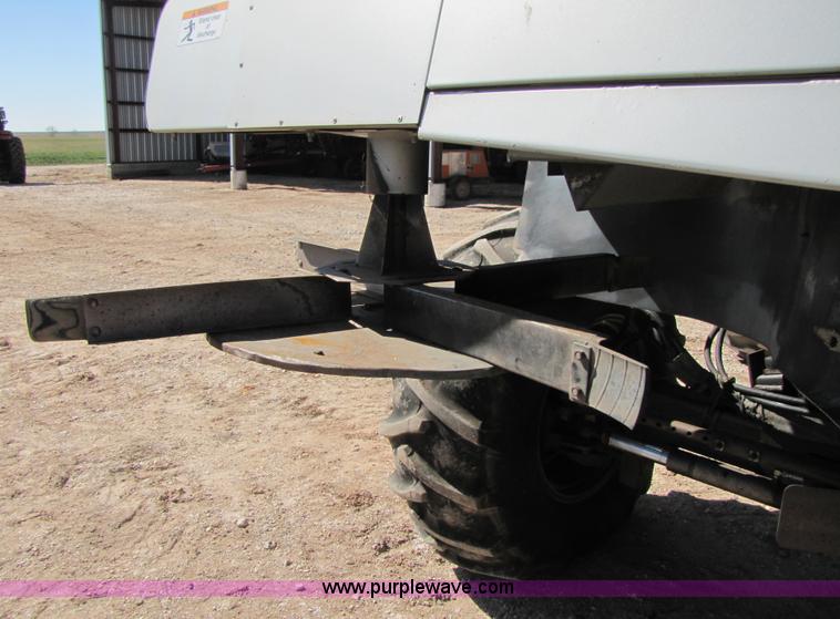 image for item 3498 1998 Gleaner R72 4WD combine