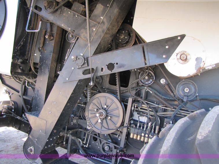 image for item 3498 1998 Gleaner R72 4WD combine