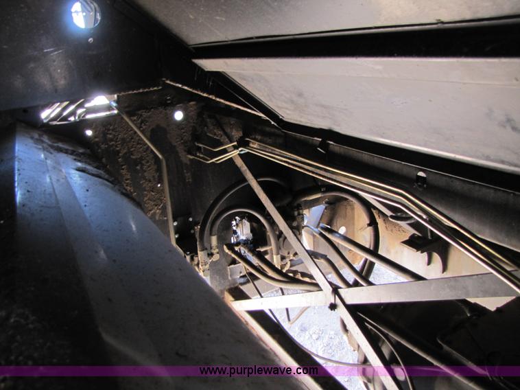 image for item 3498 1998 Gleaner R72 4WD combine