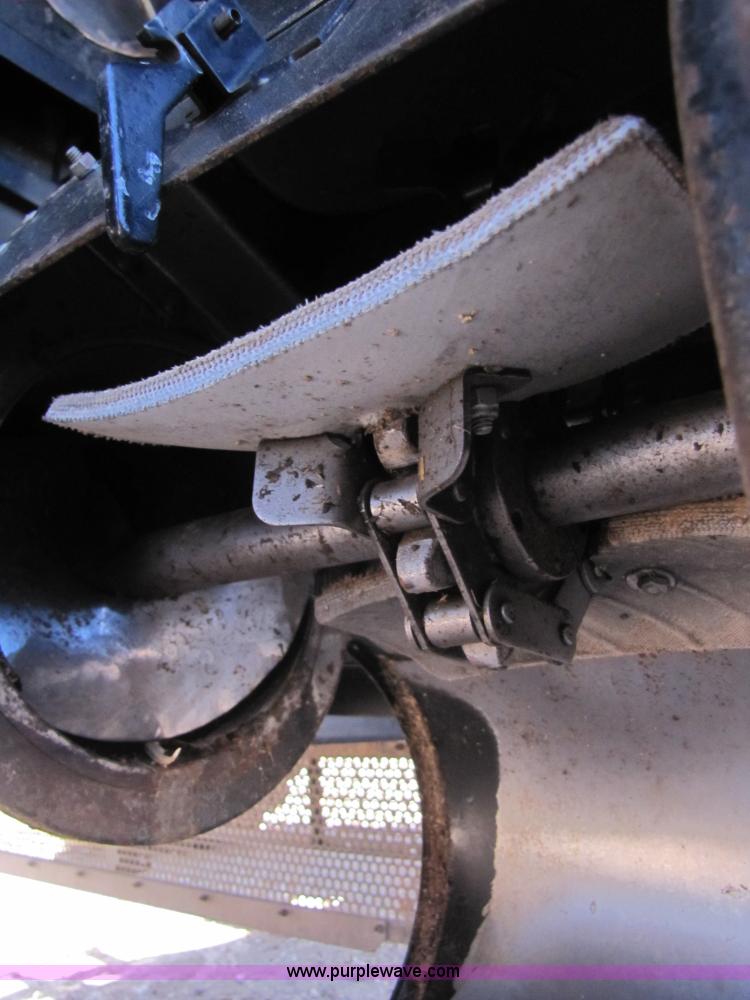 image for item 3498 1998 Gleaner R72 4WD combine