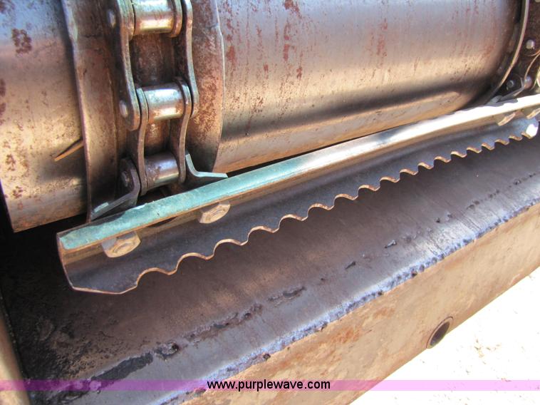 image for item 3498 1998 Gleaner R72 4WD combine