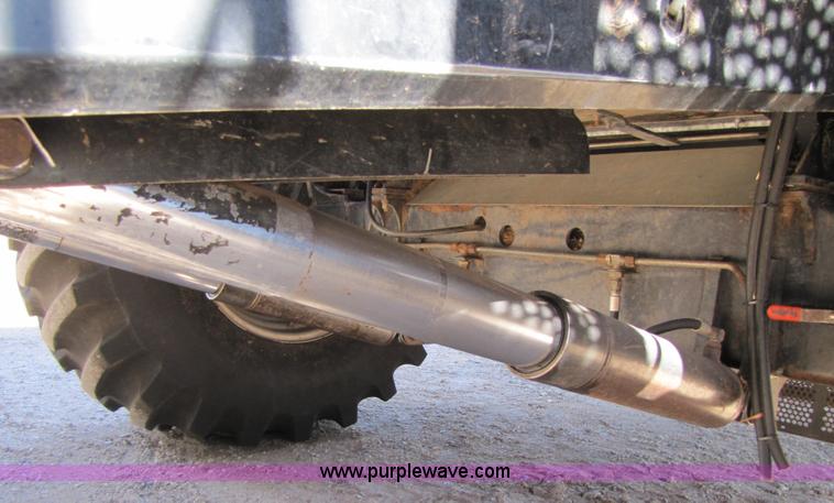 image for item 3498 1998 Gleaner R72 4WD combine